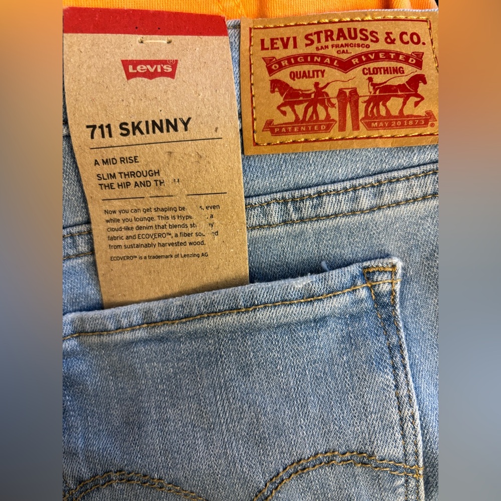 Levi’s 711 Skinny Jeans - Picture 4 of 5